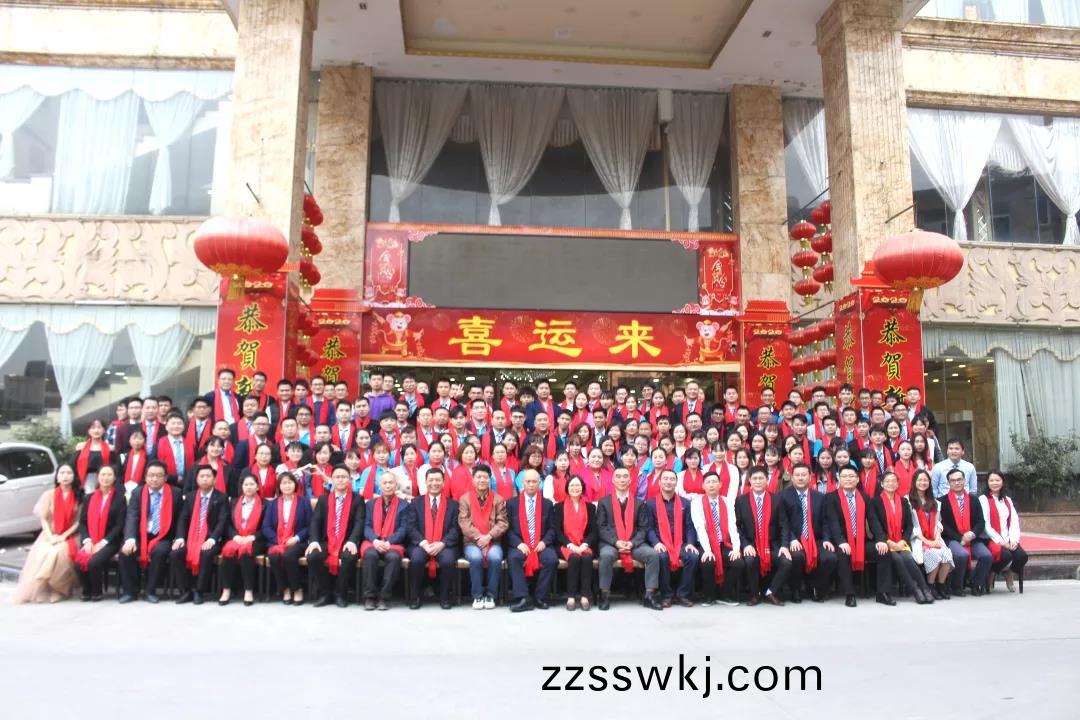 藍勃生(sheng)物2019年度(du)錶彰暨2020新(xin)年糰拜會(hui)隆重(zhong)擧行
